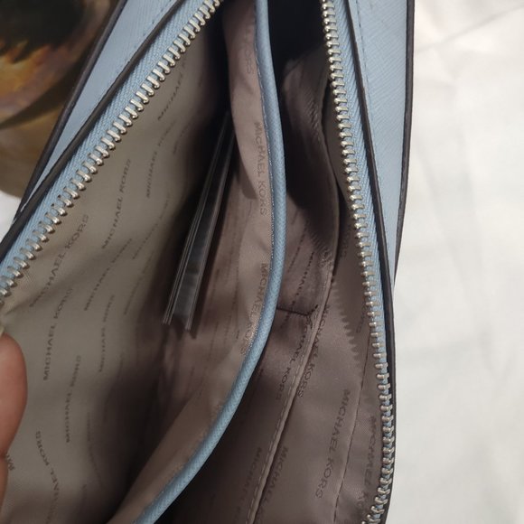 Michael Kors Jet Set Traveler - Picture 3 of 5